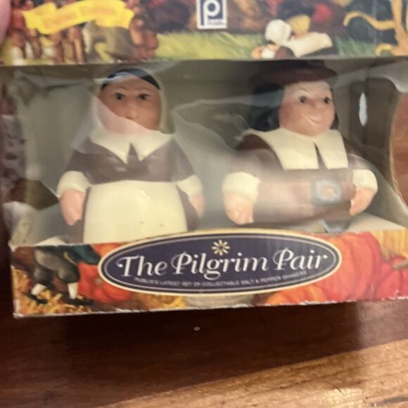 Publix The‎ Pilgrim Pair Salt & Pepper Shakers LE Retired NEW - Picture 1 of 2